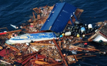 Újabb 220 ezer tonna japán cunamihulladék érkezik a tengeren Észak-Amerika partjaihoz