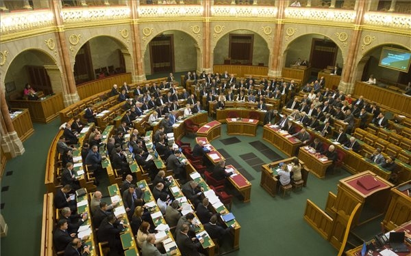 Kétnapos üléssel kezdi meg őszi ülésszakát a parlament