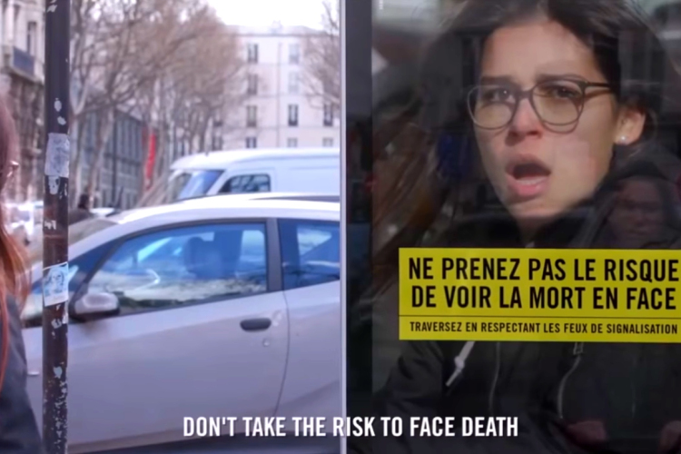 Rémült francia gyalogosok - beválik-e az ijesztés? (videó)