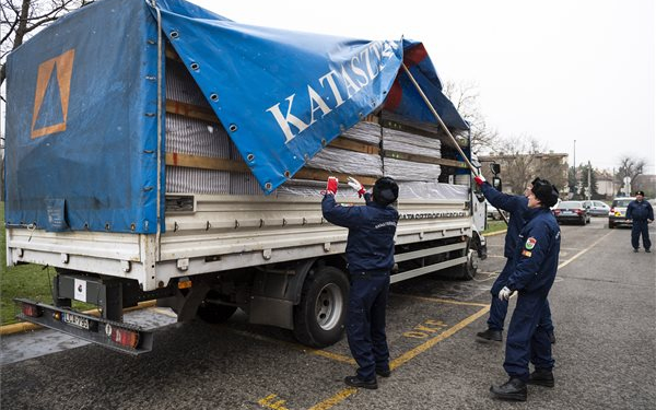 Segélyszállítmányt indított a katasztrófavédelem a földrengés sújtotta Horvátországba