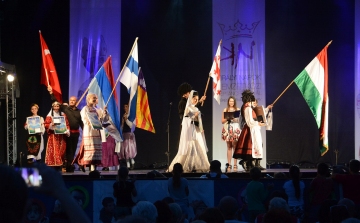 Felvonulással és gálaműsorral búcsúztak a táncosok a fehérvári közönségtől