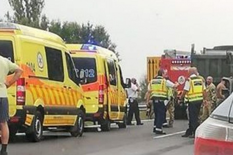 Katonai konvoj szenvedett balesetet az M7-es autópályán Fehérvárnál