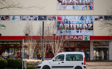 Végleg kikerülnek a Spar-üzletekből a műanyag zacskók