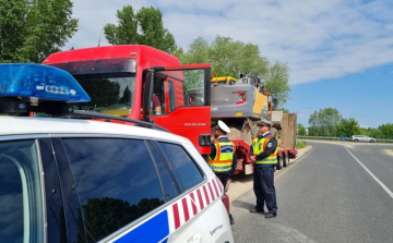 Teherautókat és buszokat ellenőriztek - 107 alkalommal állapítottak meg jogsértést