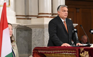 Orbán: épségben át kell vinni a hazát a túlpartra