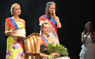 Reichert Karolina nyerte a 15. Fehérvár Szépe - szépségverseny döntőjét