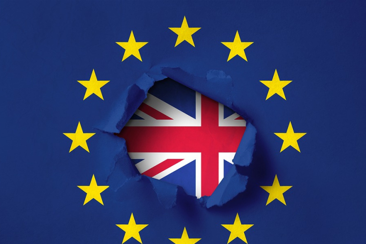 Jóváhagyta a londoni alsóház a Brexit halasztását, egyetlen alternatív javaslat sem kapott többséget
