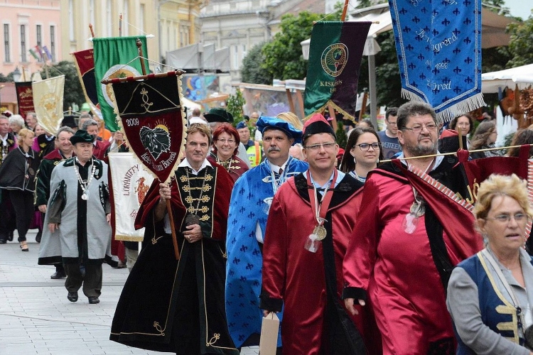 Országos borrendi találkozó és konferencia lesz fehérváron szent istván ünnepén
