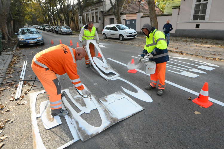 Parkolási tilalom lesz hétfőn 6 és 14 óra között a Gyümölcs utcában