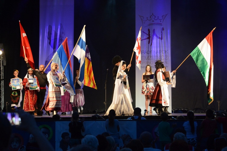 Felvonulással és gálaműsorral búcsúztak a táncosok a fehérvári közönségtől