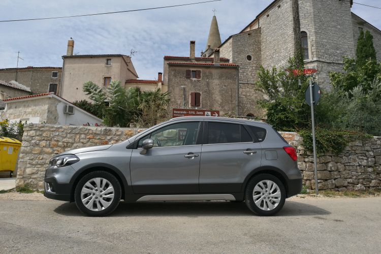 Jó ez így?  - Teszt: Suzuki SX4 S-Cross 1.0, aut. 