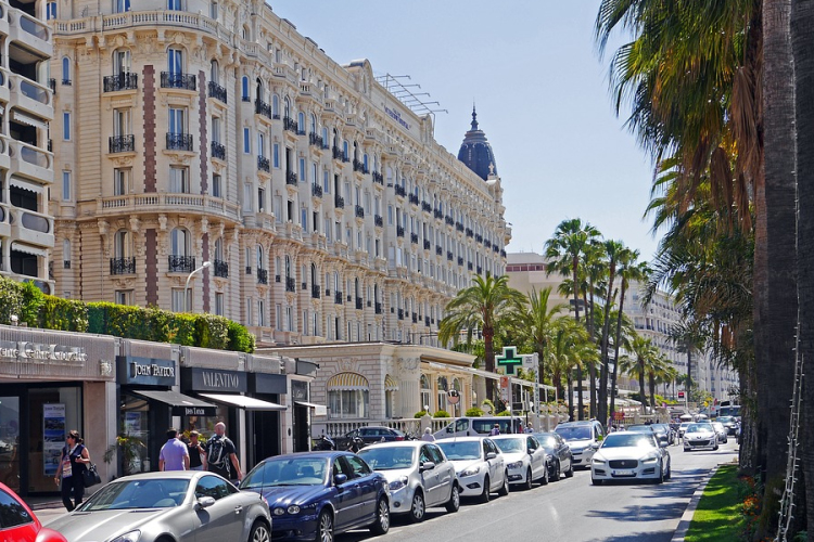 Hajléktalanokat helyeznek el a cannes-i fesztiválpalotában