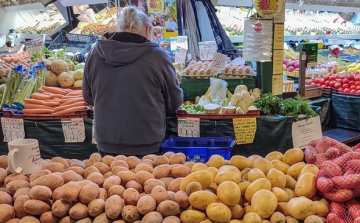 A látszat csal, vagy tényleg esnek az árak a boltokban? 