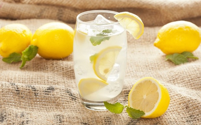Miért kezdjük a napot egy pohár langyos, citromos vízzel