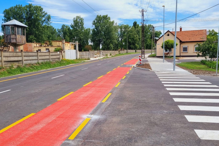 Az utolsó szakaszt aszfaltozzák pénteken a megújuló Zámoly utcában