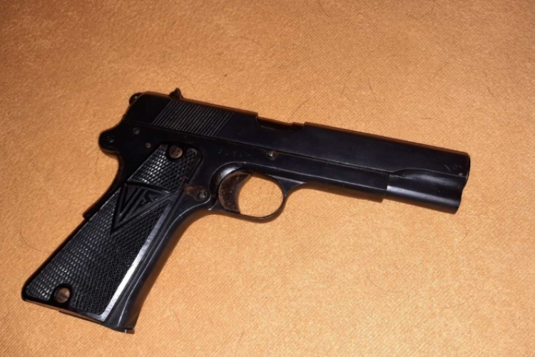 Egy kilogramm drog és fegyver is volt a Pölöskén elfogott német férfinél