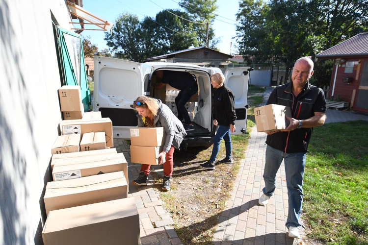 Fertőtlenítőszerekkel segíti a Fehérvári Állatotthont a Városgondnokság és az Önkormányzat