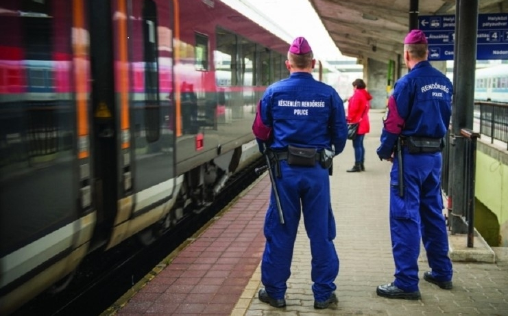 Fokozottan ellenőrzi a vonatokat és vasútállomásokat a rendőrség