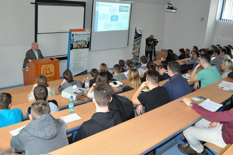 Távoktatásos formában is indul geoinformatikai szakember képzés