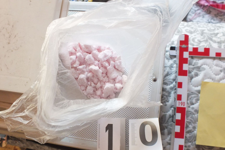 Speed, herbál és kristály volt az őrizetbe vett díler kínálata