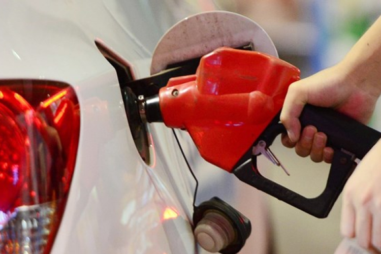 1 kg hulladékból csinálnak 1 liter üzemanyagot, és most beindítják a termelést